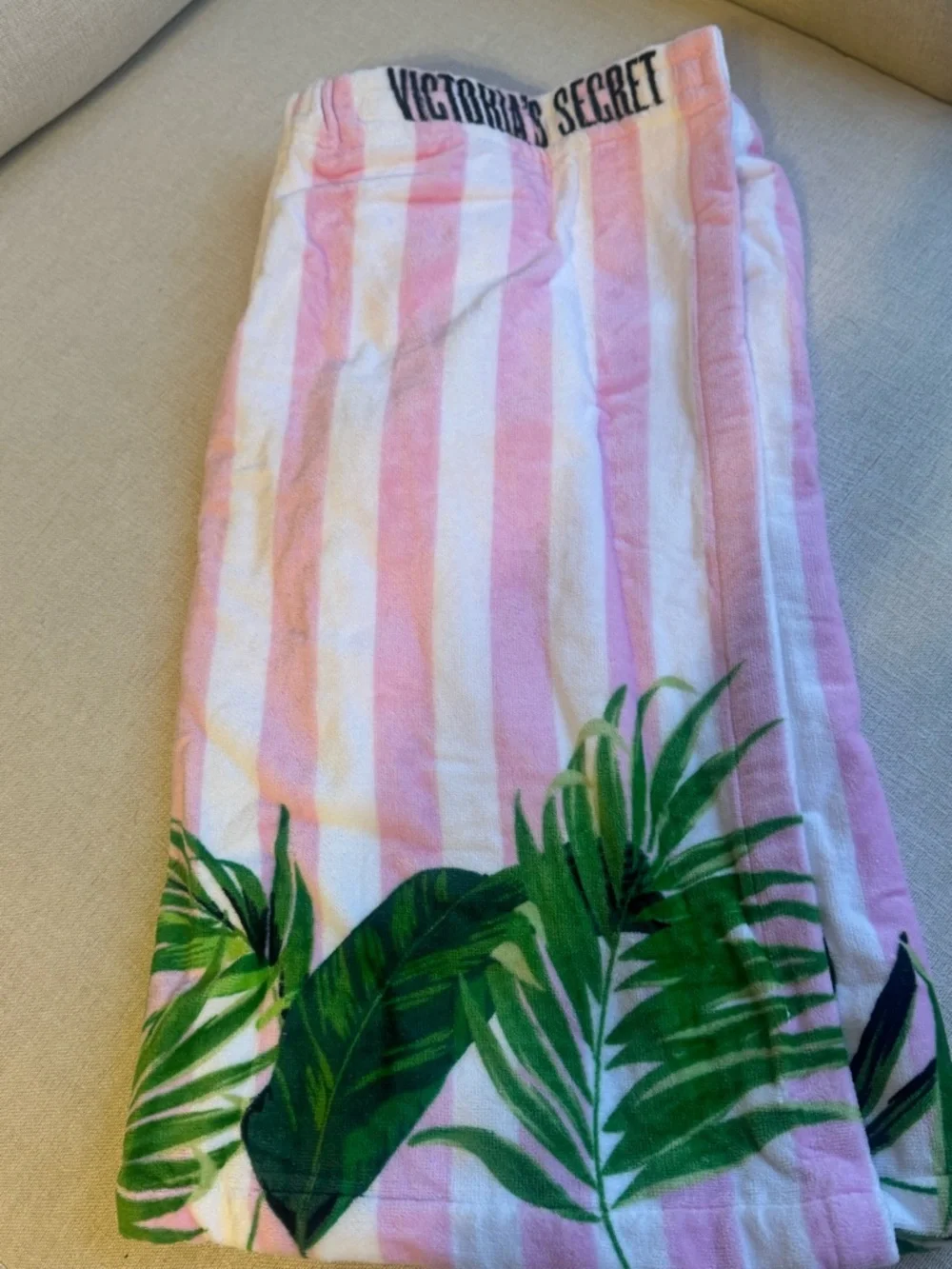 Victoria's Secret Body Wrap Towel - Pink Stripes With Palm Leaf Design - Picture 1 of 4